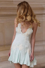 Chic Light Green Satin Mini Homecoming Dress with Floral Appliqué