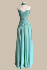 Classic Chiffon Evening Dress with Strapless Neckline and Feminine Silhouette