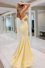 Dazzling Yellow Mermaid Strapless Dress with Flowing Slit Prom Dress