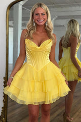 Elegant A-Line Sweetheart Short Tiered Chiffon Skirt Homecoming Dress