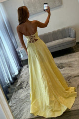 Elegant Yellow Sweetheart Jacquard Prom Dress With Front Cutout Detail