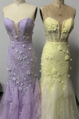 Romantic Lace Strapless Prom Gown with 3D Floral Appliqué and Tulle Skirt