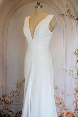 White Elegant Mermaid V-Neck Sweep Train Satin Wedding Dress with Front Slit