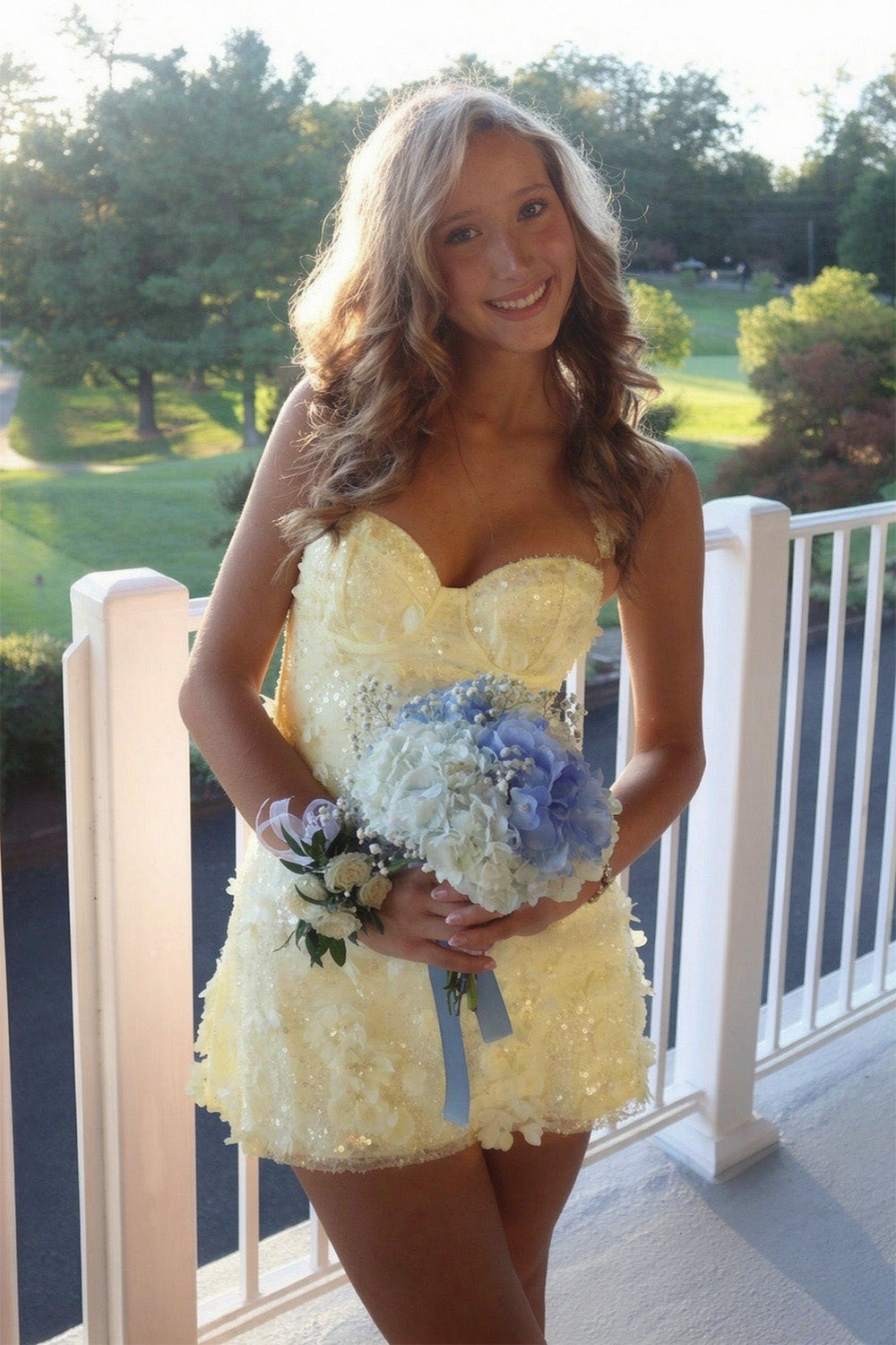 Gorgeous A Line Sweetheart White Short Homecoming Dress with Appliques Beading