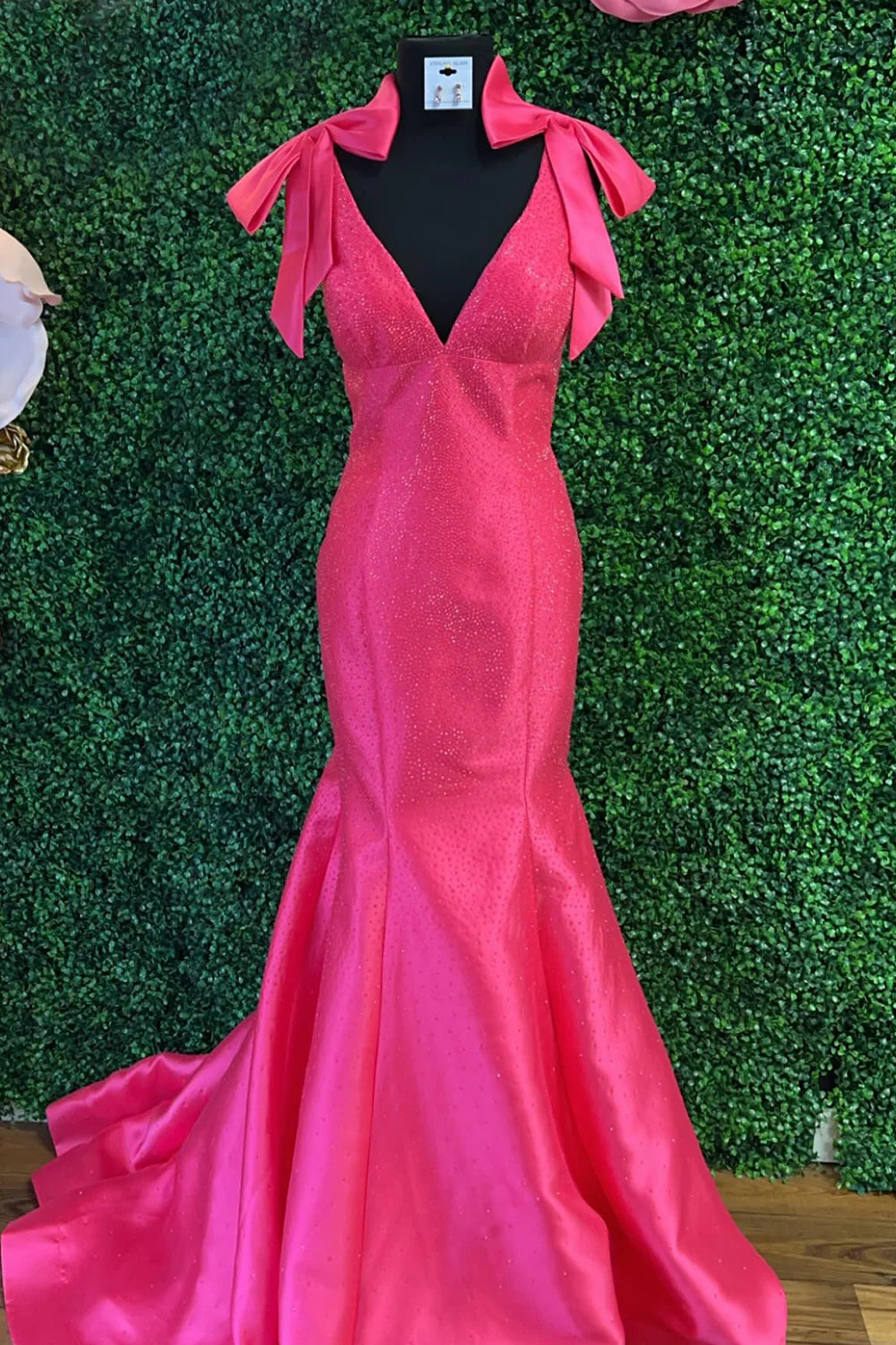 Charming Mermaid V-Neck Yellow Long Beaded Prom Dress with Bowknot