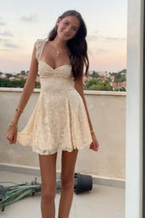 Charming A-Line Sweetheart Ivory Lace Short Homecoming Dress