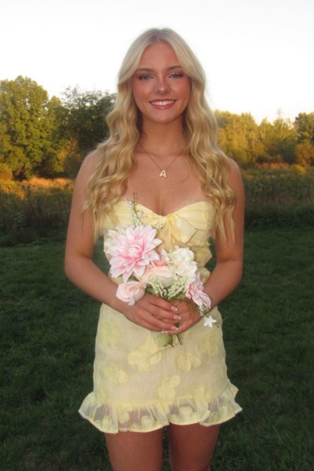 Charming Short Homecoming Dress with Sweetheart Neckline and Bow Detail