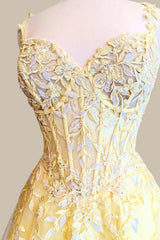 Chic Yellow Floral Lace Evening Dress with Fitted Corset and Flowy Skirt