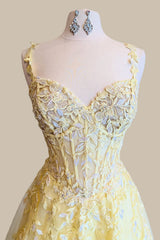 Chic Yellow Floral Lace Evening Dress with Fitted Corset and Flowy Skirt