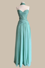 Classic Chiffon Evening Dress with Strapless Neckline and Feminine Silhouette