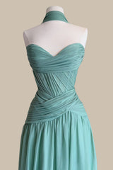 Classic Chiffon Evening Dress with Strapless Neckline and Feminine Silhouette