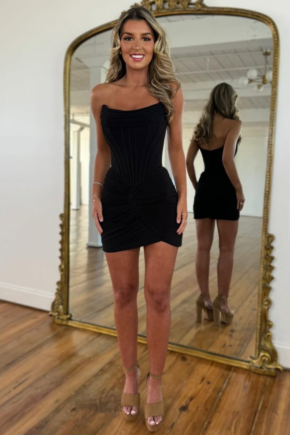 Elegant Strapless Black Ruched Bodycon Mini Homecoming Dress