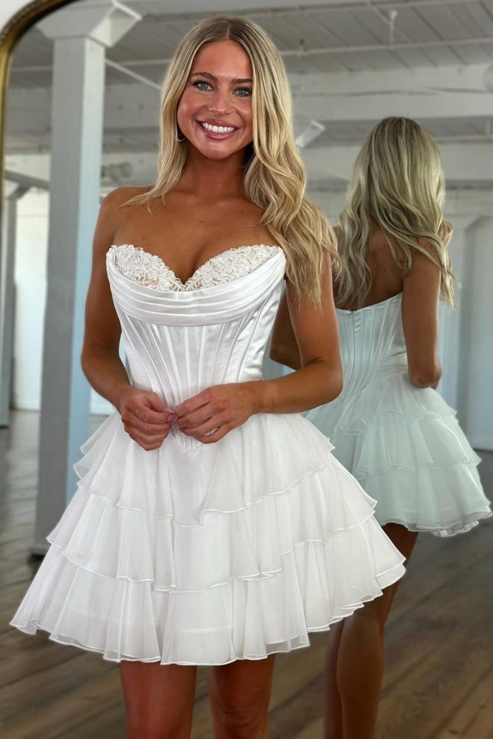 Elegant A-Line Sweetheart Short Tiered Chiffon Skirt Homecoming Dress