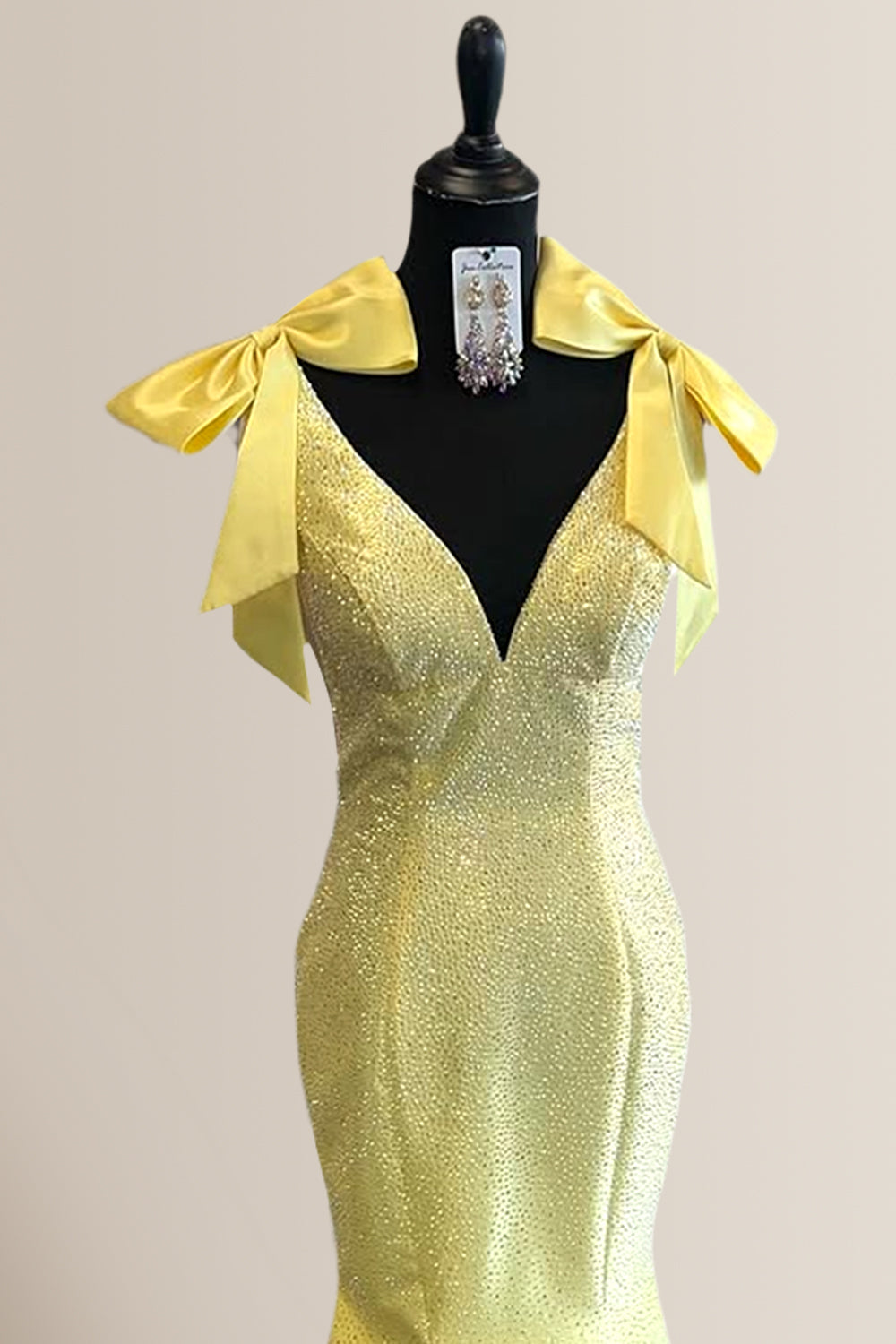 Charming Mermaid V-Neck Yellow Long Beaded Prom Dress with Bowknot