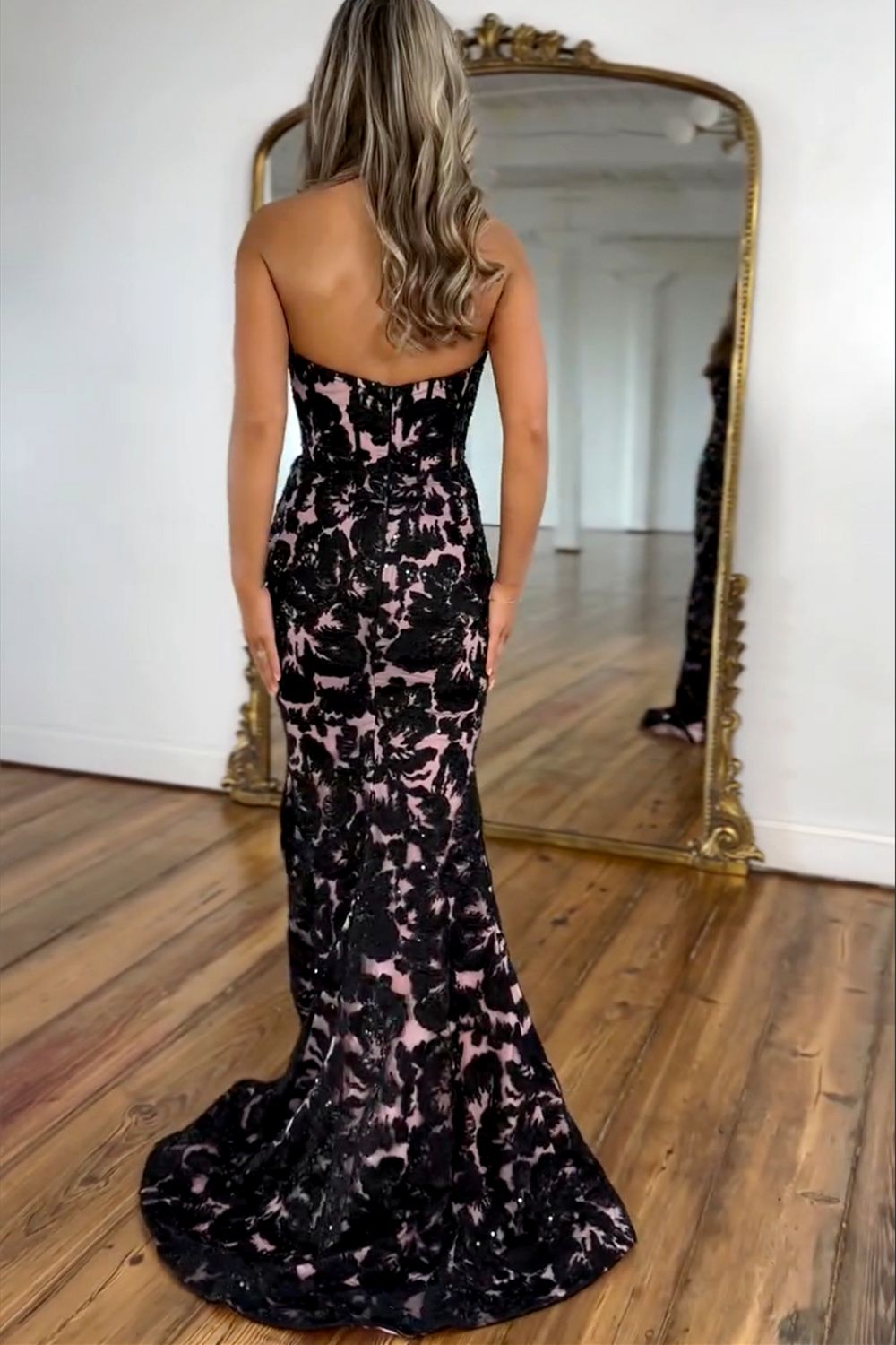 Gorgeous Mermaid Sweetheart Black Long Prom Dress with Appliques Slit