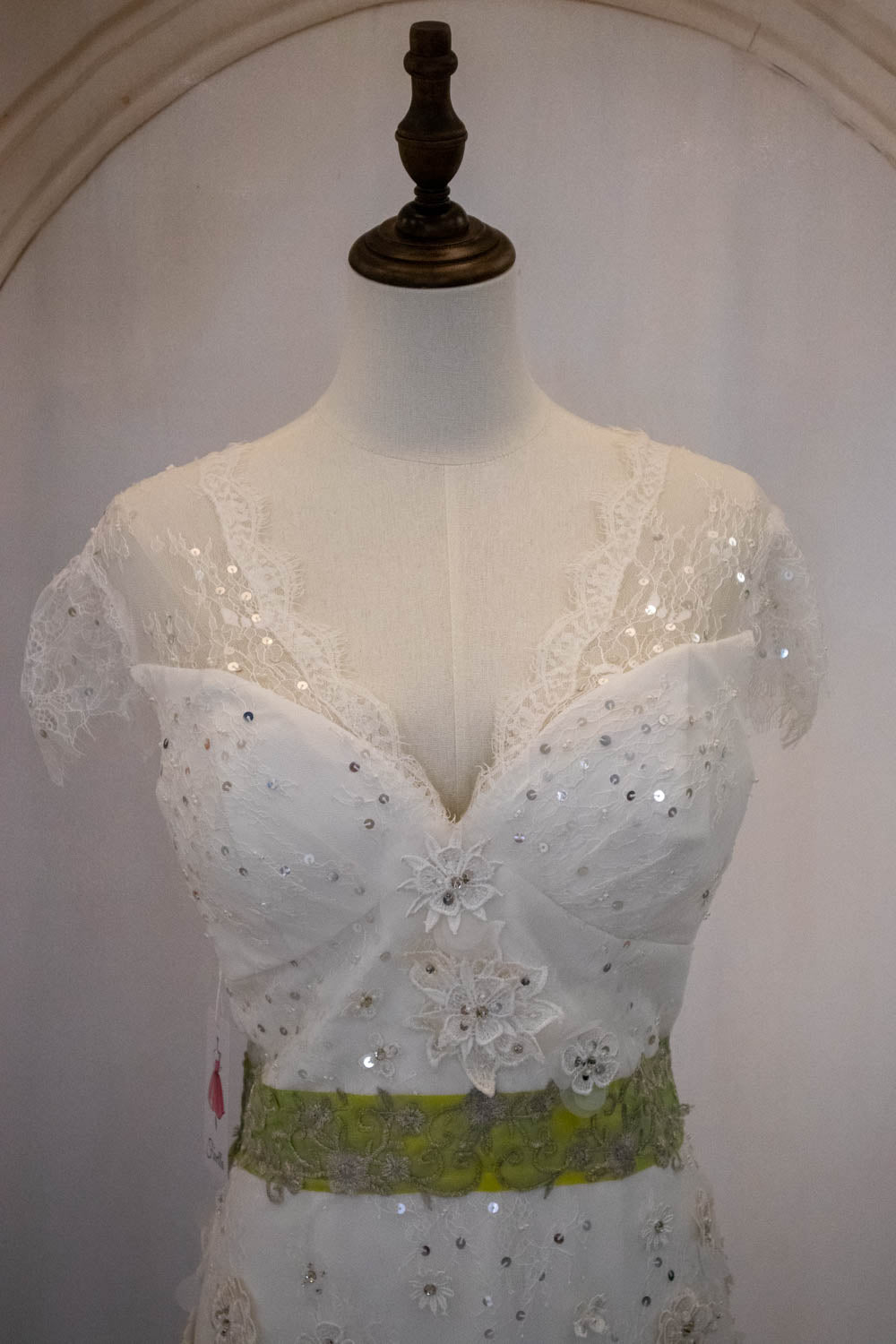 Luxurious Glitter Mermaid Keyhole Back Wedding Dress with Sequin and Belt