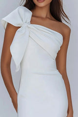 Minimalis One-Shoulder Bodycon Homecoming Dress with Statement Bow