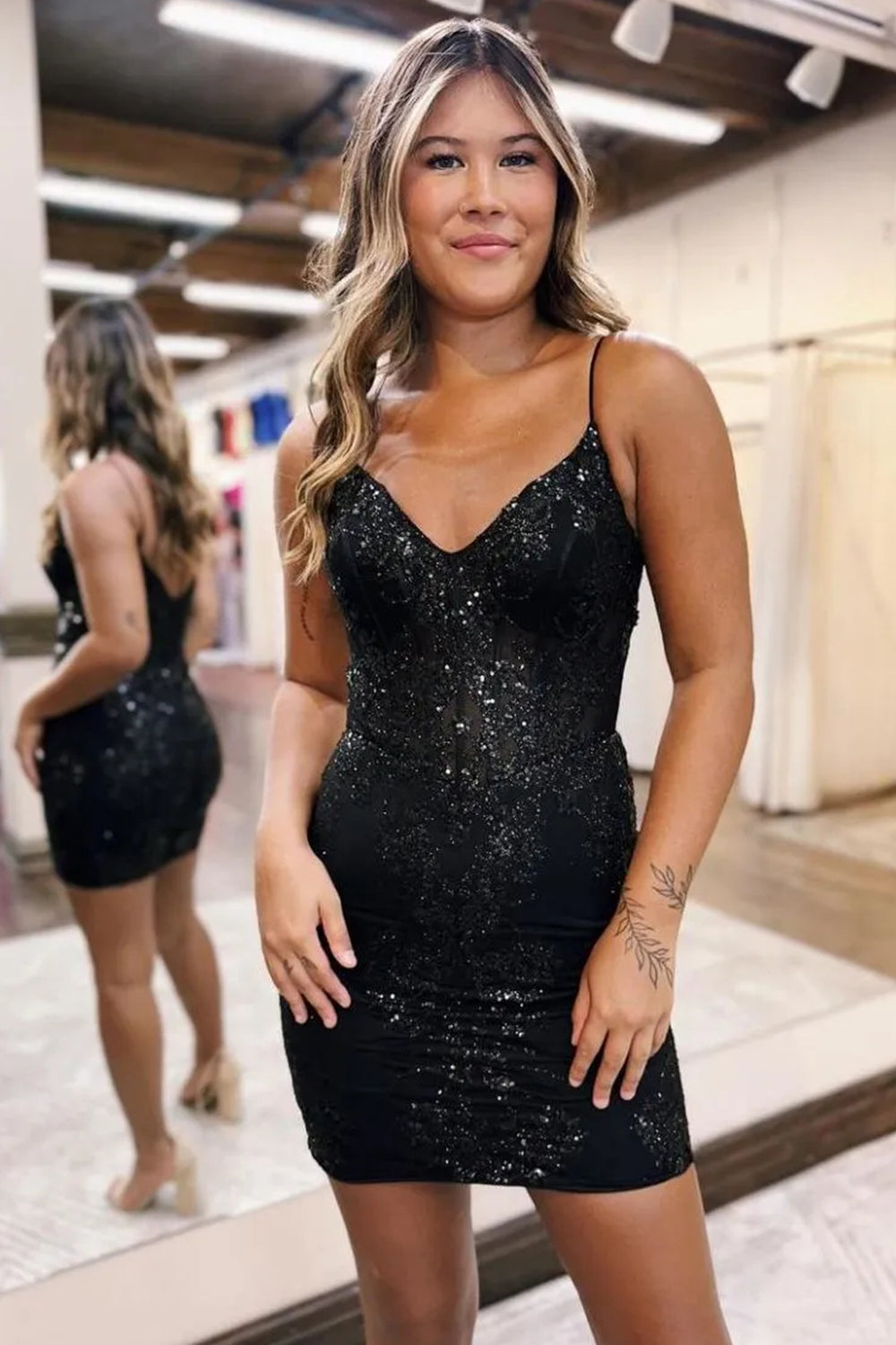 Sparkly Bodycon Spaghetti Straps Short Dress with Sequined Appliques Homecoming Dress