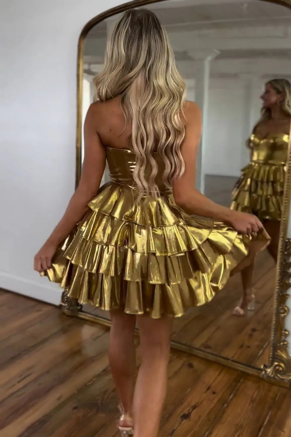 Stunning A-Line Short Dress with Sweetheart Neckline and Metallic Tiered Skirt Homecoming Dress