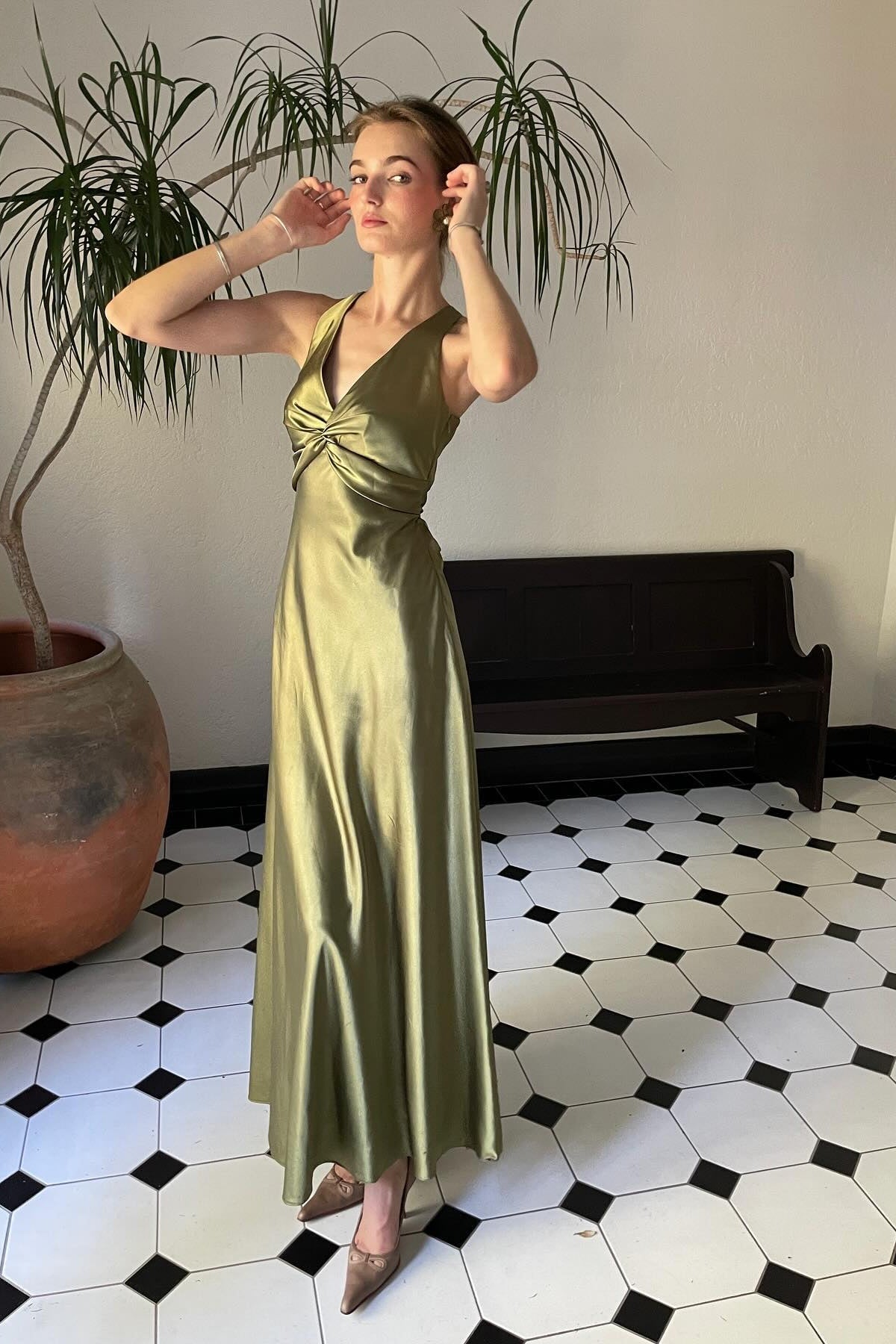 Stylish Sheath V Neck Green Long Party Dress with Open Back Bowknot