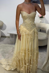 Vintage-Inspired Sweetheart Yellow Lace Prom Gown with Structured Bodice
