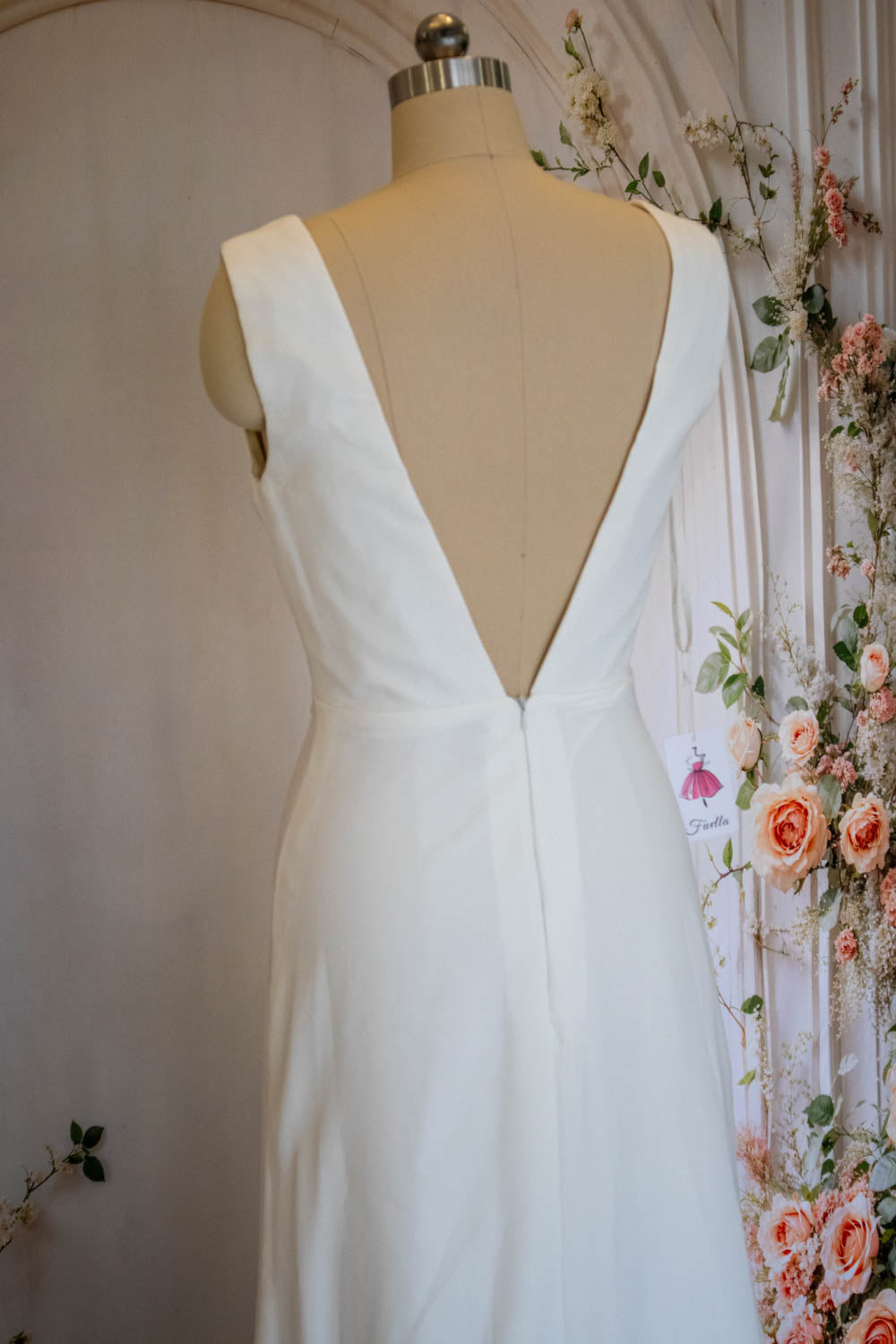 White Elegant Mermaid V-Neck Sweep Train Satin Wedding Dress with Front Slit